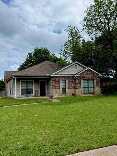Main picture of 112 Garden Dr