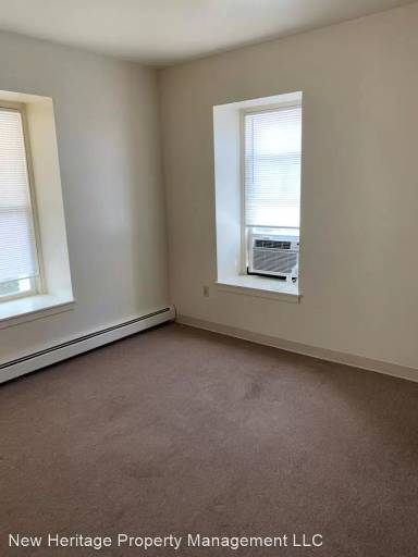 Main picture of 155 E Chestnut St