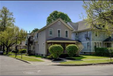 Main picture of 212 S Goodman St