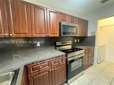Main picture of 5004 S Harbor Isles Dr