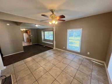 Main picture of 607 N Hocker Ave