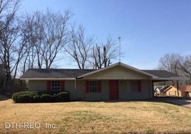 Main picture of 495 W Hill Dr