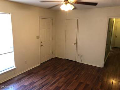 Main picture of 124 E Woodcrest Dr