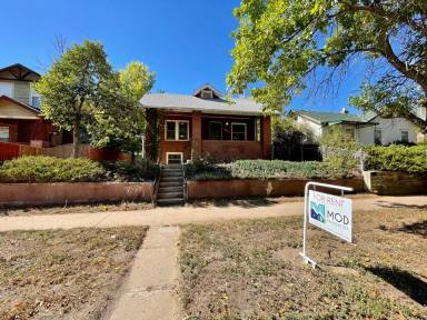 Main picture of 2201 S High St