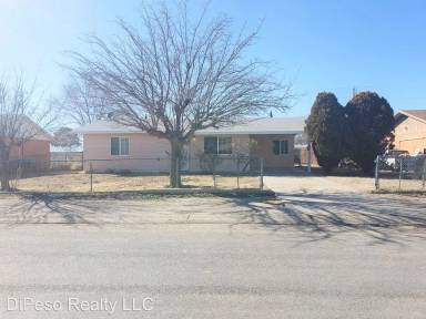 Main picture of 806 N Douglas Ave