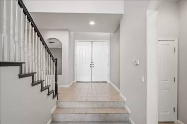 Main picture of 121 Connor Cir