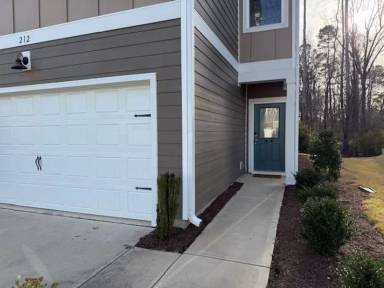 Main picture of 212 Brook Farm Ln