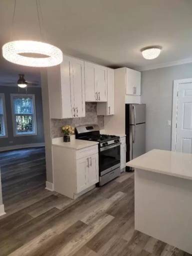 Main picture of 2131 W Giddings St