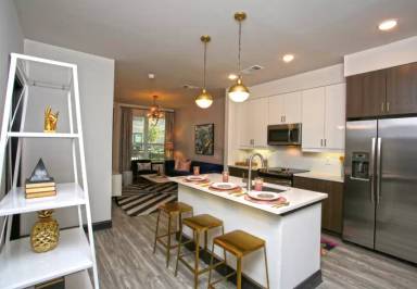 Main picture of 800 Juniper St NE