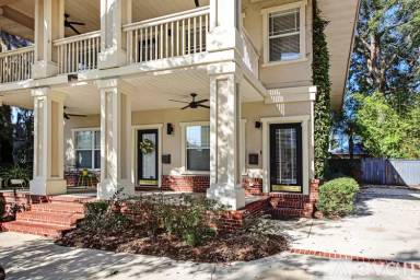 Main picture of 3967 Oak St