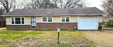 Main picture of 182 S Poplar St