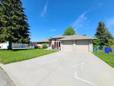 Main picture of 3425 E 61st Ave