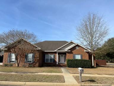Main picture of 2 Cottage Ave