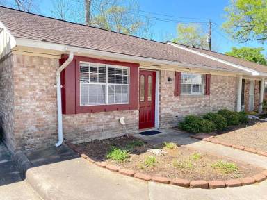 Main picture of 10122 Shadow Wood Dr