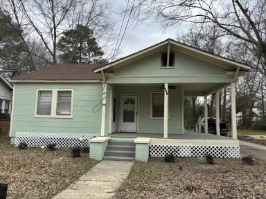 Main picture of 212 W 7th St