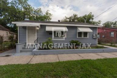 Main picture of 1560 W 17th St