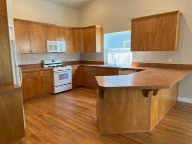 Main picture of 865 SW Silver Lake Blvd