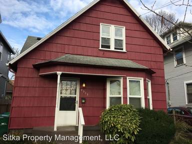 Main picture of 4515 SE Madison St