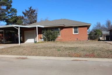 Main picture of 105 E Coe Dr