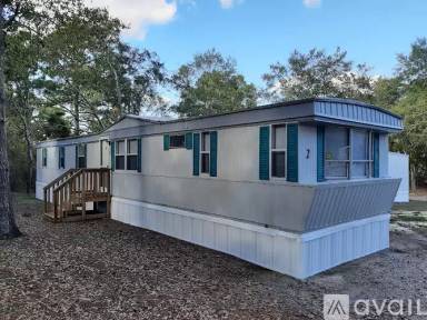 Main picture of 1 Montfort Ln