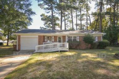 Main picture of 1 Lee Ct