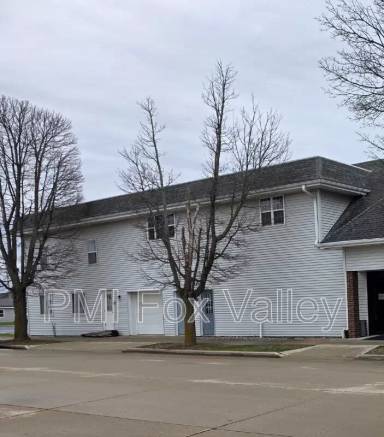Main picture of 103 N Elm St