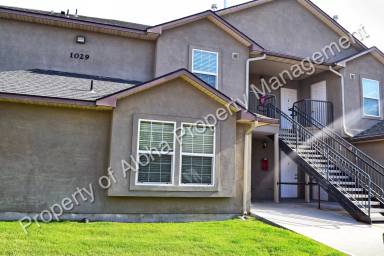 Main picture of 1029 W Pine Ave
