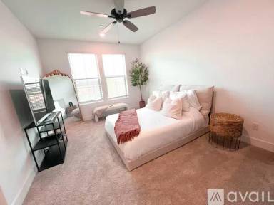 Main picture of 442 W Mahogany Ln