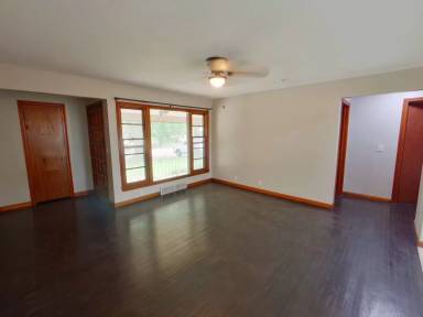 Main picture of 1739 Lexington Rd