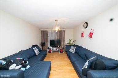 Main picture of 30 Stevens St