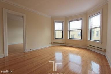 Main picture of 1115 W Oakdale Ave