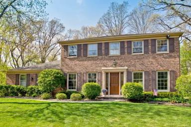 Main picture of 315 Surrey Ln