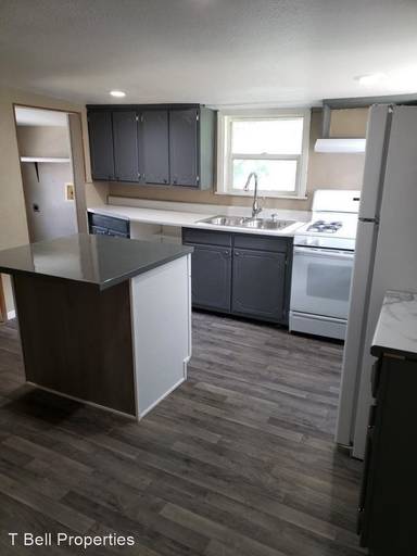Main picture of 706 E 8th St