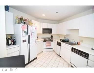 Main picture of 100 Fulton St