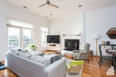 Main picture of 3013 N Ashland Ave