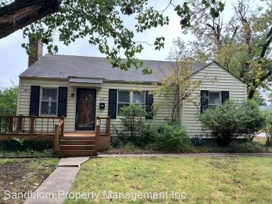 Main picture of 1247 S Vandalia Ave
