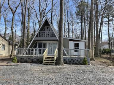 Main picture of 99 White Horse Dr