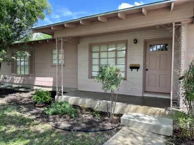Main picture of 322 Altgelt Ave