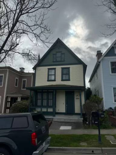 Main picture of 2093 Railroad Ave