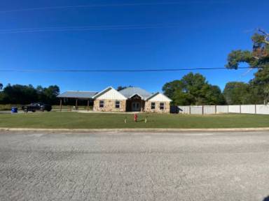 Main picture of 100 Sunset Dr