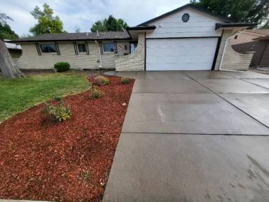Main picture of 5840 W Warren Ave