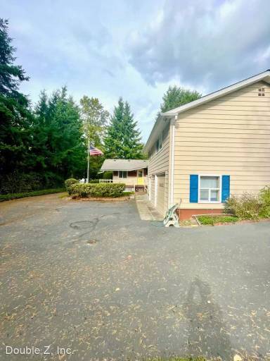 Main picture of 10622 32nd St E