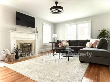 Main picture of 2240 Queen St