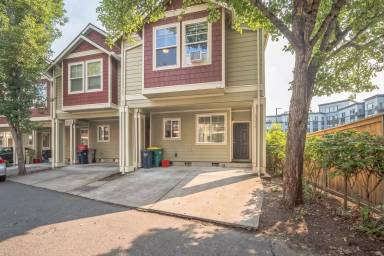 Main picture of 1074 NE 86th Way