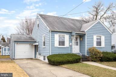 Main picture of 130 7th Ave