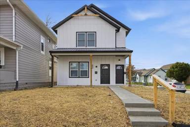 Main picture of 44 Parkview Ave