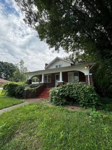 Main picture of 206 Crown Dr
