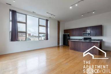 Main picture of 2401 W North Ave