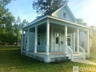 Main picture of 205 W 17th St