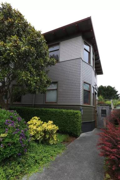 Main picture of 14 Cedar St